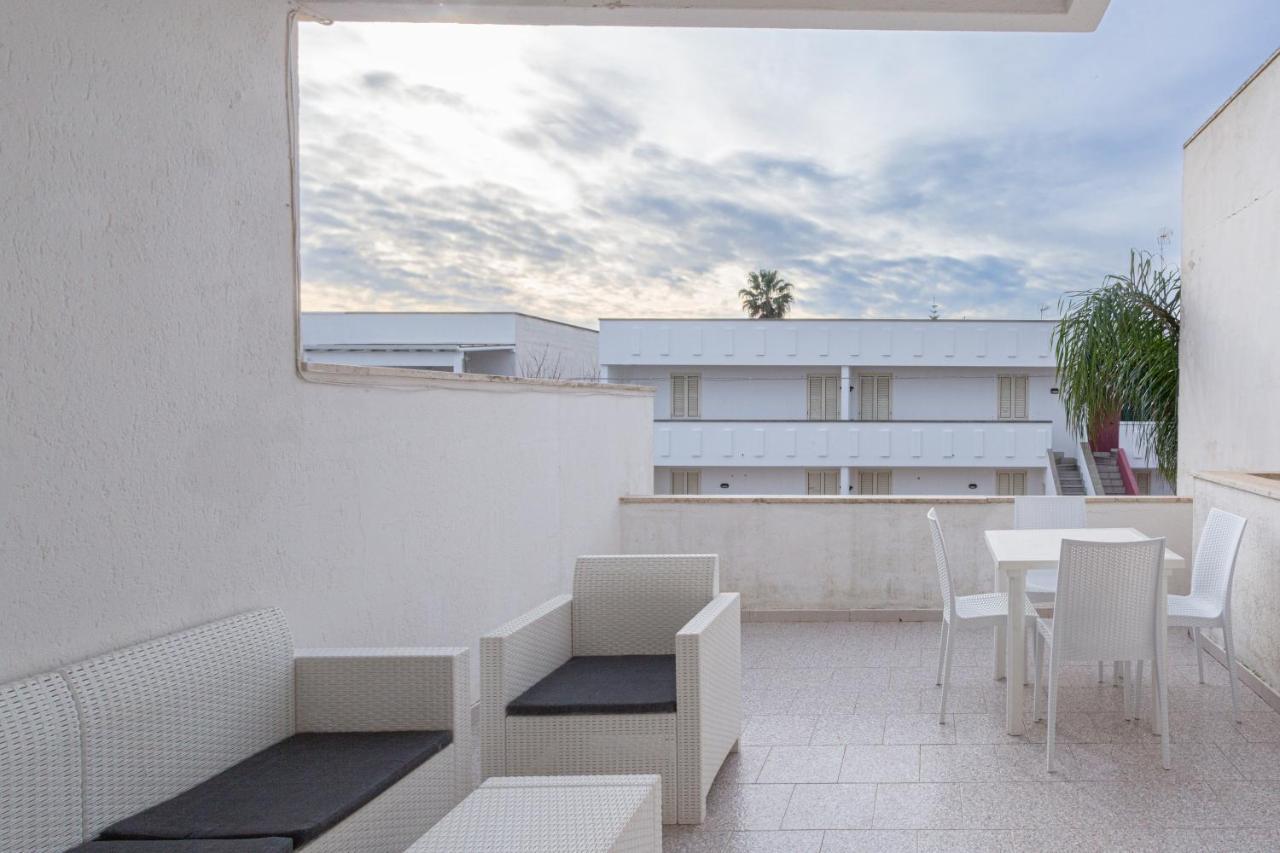 Appartamento A 150 M Dal Mare Climatizzato Con Bellissimo Patio Esterno Torre Pali Buitenkant foto